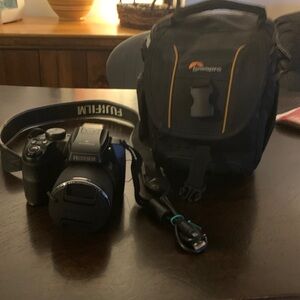 Fujifilm Black Bridge Camera with Black Carrying Case and Strap
